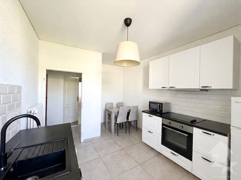 Appartement de 2.5 pièces rénové avec garage box ! (5)