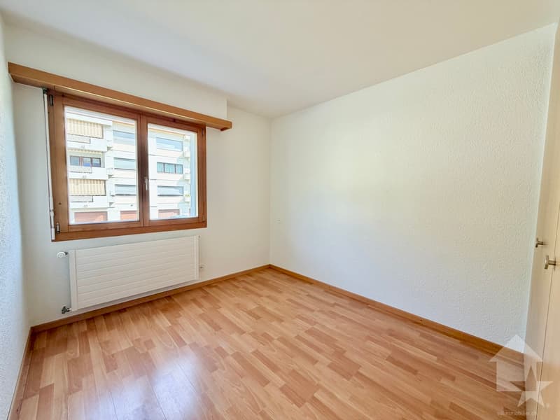 Appartement traversant de 115 m2, garage box, parc, cave et galetas ! (9)