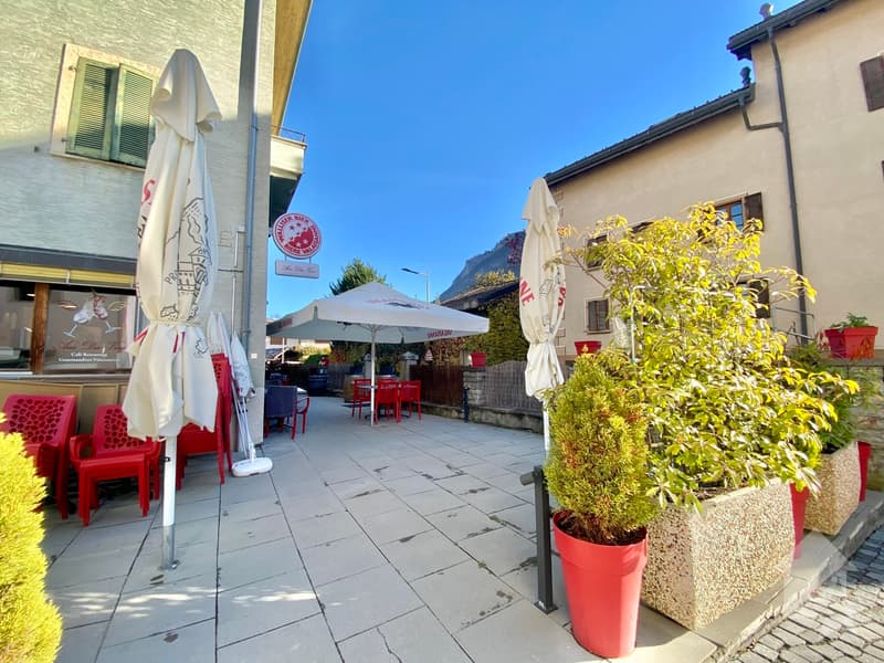 Immeuble de 5 appartements et un restaurant au centre du village ! (2)