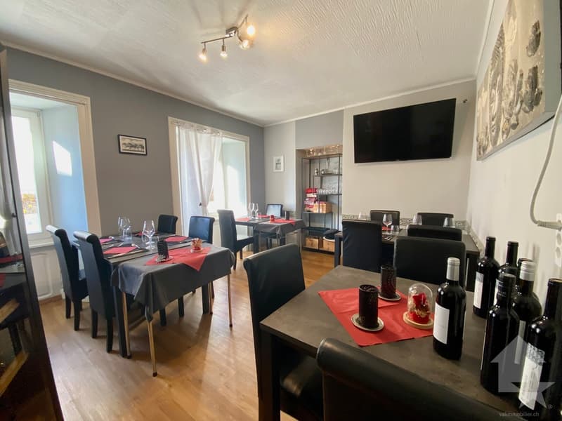 Immeuble de 5 appartements et un restaurant au centre du village ! (5)