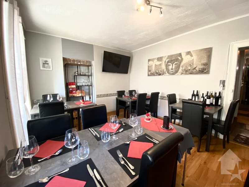 Immeuble de 5 appartements et un restaurant au centre du village ! (4)