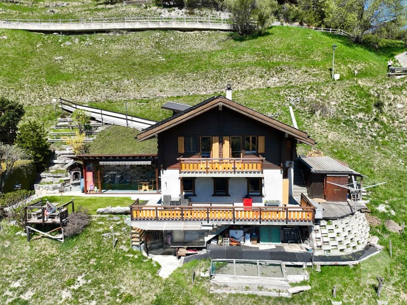 Magnifique chalet avec 2 places de parc extérieures (9)