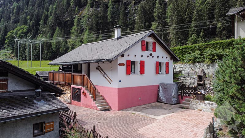 Séduisant chalet à Mottec comprenant deux appartements indépendants (1)