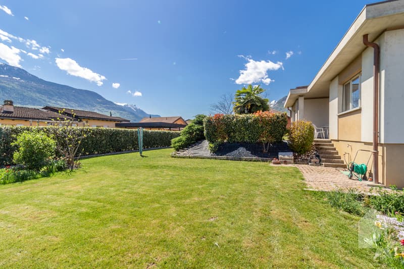 Charmante villa de 6.5 pcs avec magnifique jardin, situation idéale et calme (6)