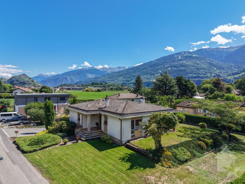 Charmante villa de 6.5 pcs avec magnifique jardin, situation idéale et calme (4)