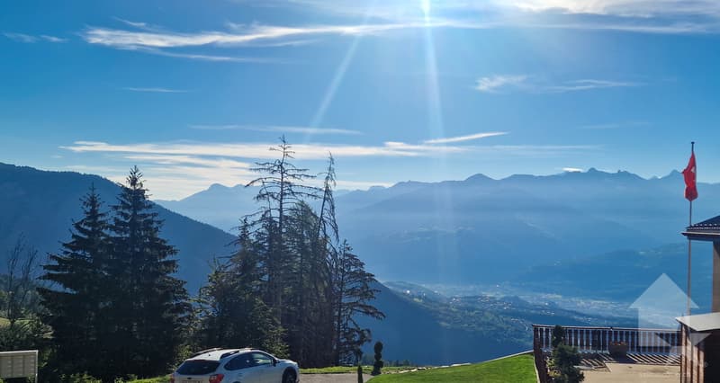 Maison mitoyenne refaite à neuf : calme, vue et ensoleillée (5)