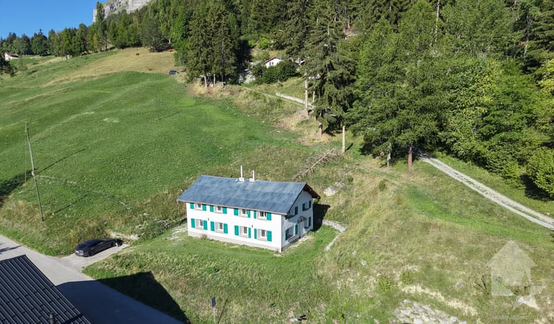 Maison mitoyenne refaite à neuf : calme, vue et ensoleillée (1)