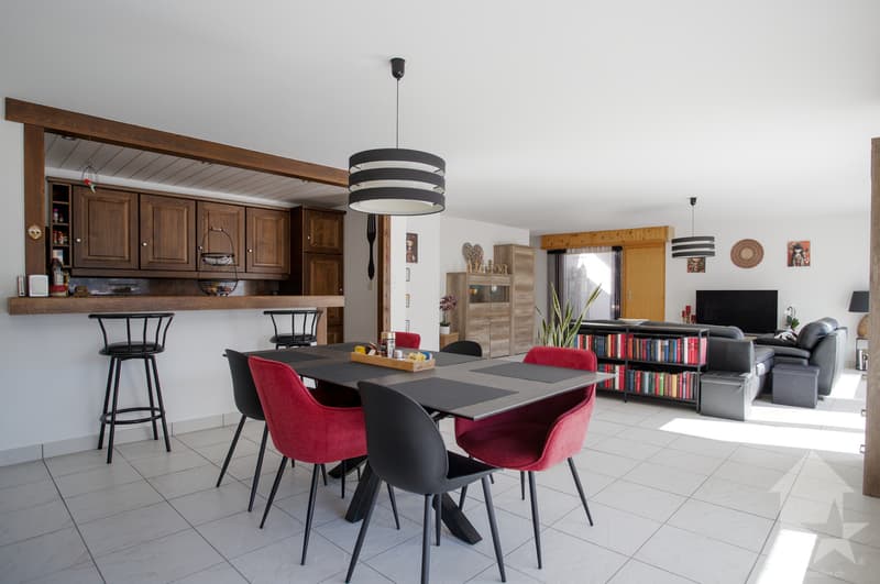 Spacieux appartement de 3.5 pièces, 125 m², deux salles de bains (2)