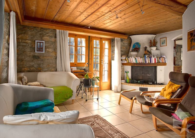 Chalet de 5.5 pièces avec cachet, 180 m2, situation ensoleillée (2)