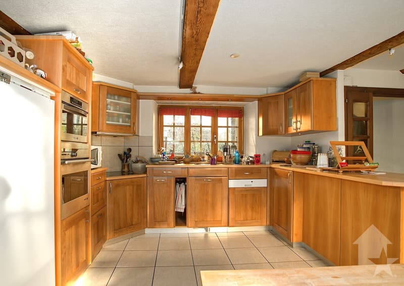 Chalet de 5.5 pièces avec cachet, 180 m2, situation ensoleillée (4)