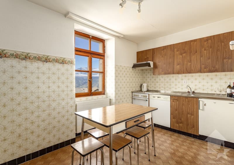 Maison villageoise à rénover, 10 pièces + locaux commerciaux, 400 m2 (3)