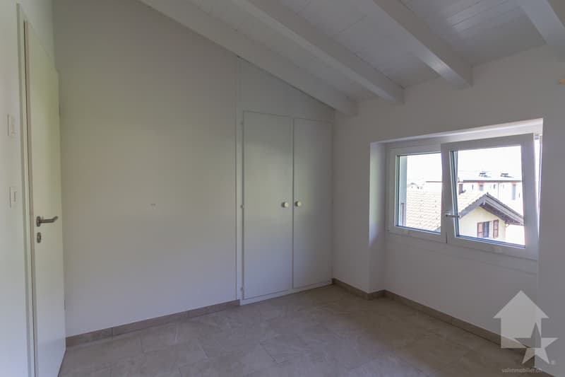 Attique de 3.5 pièces en duplex rénové avec balcon et vue magnifique (10)