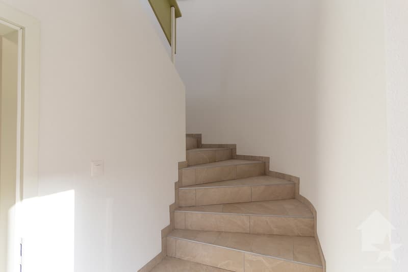 Attique de 3.5 pièces en duplex rénové avec balcon et vue magnifique (2)