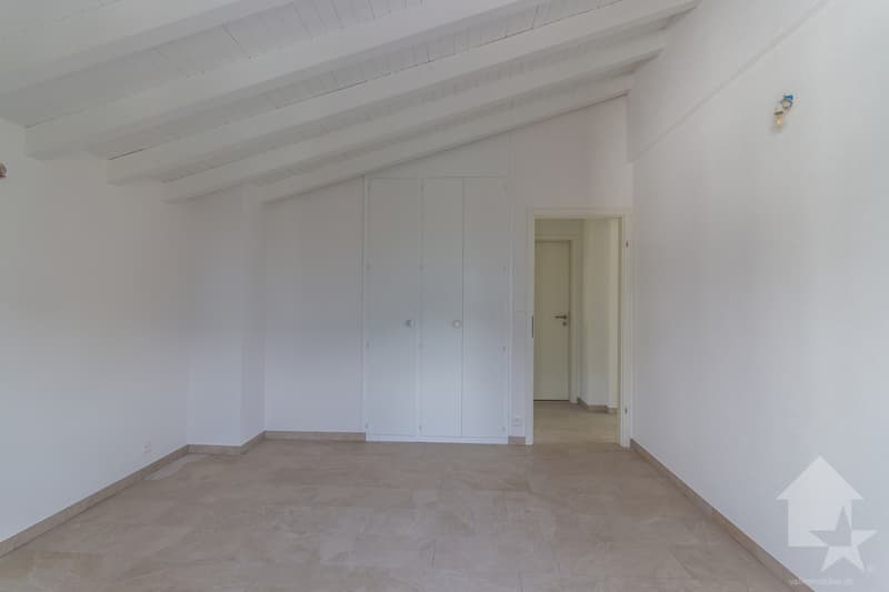 Attique de 3.5 pièces en duplex rénové avec balcon et vue magnifique (9)