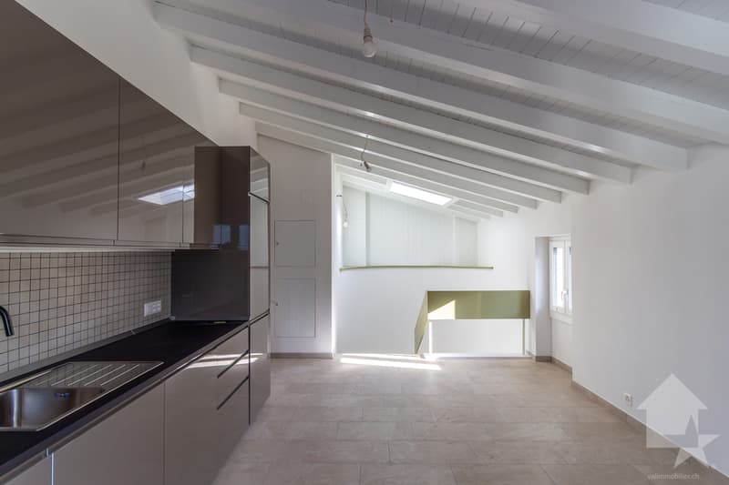 Attique de 3.5 pièces en duplex rénové avec balcon et vue magnifique (13)