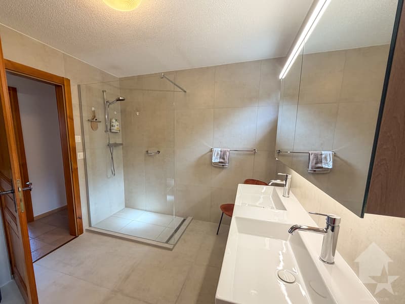 Belle maison de 3 appartements avec garage, mazot et carnotzet ! (13)