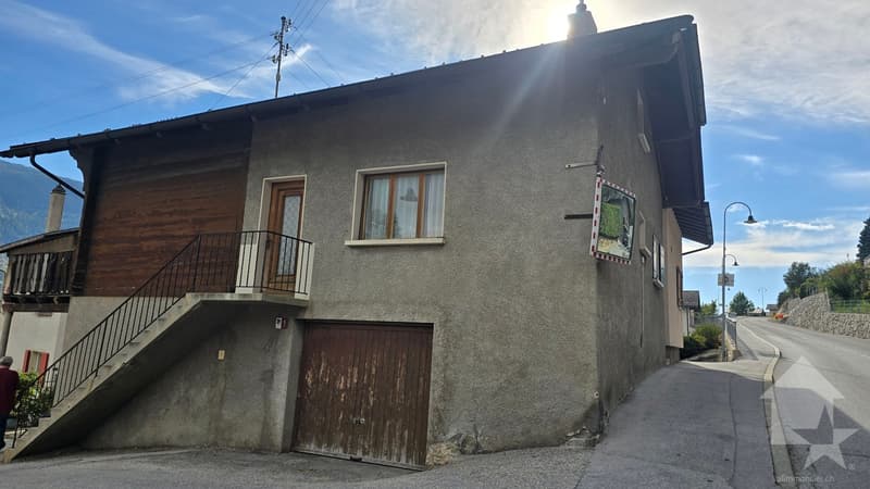Maison villageoise jumelée à rénover entièrement (2)