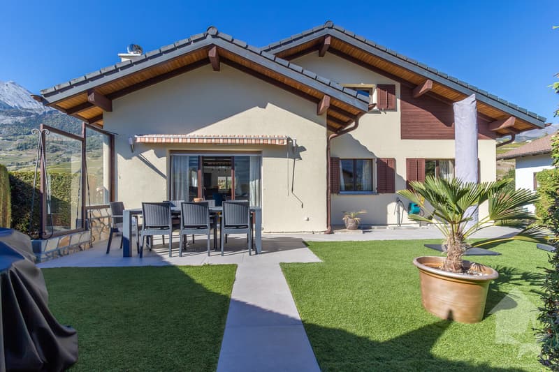 Villa villageoise 7.5 pièces rénovée avec grand jardin et terrasses (6)