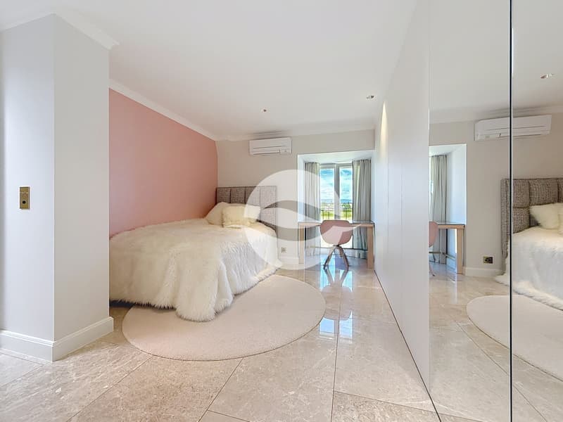 2ème : 2ème Chambre avec armoires et bureau intégrés
