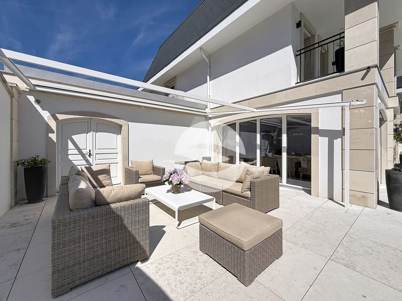 Terrasse avec accès au garage