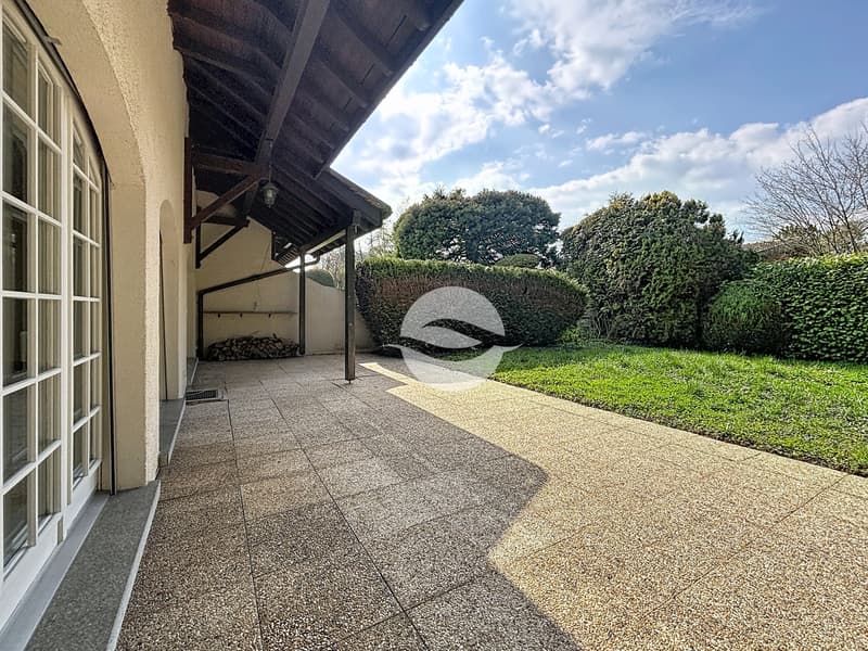 Bellissima villa a schiera di 7.5 locali con boa di attracco (1)