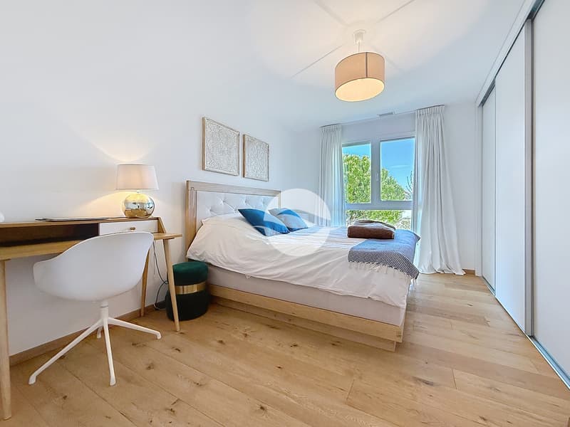 1er : Chambre parentale avec salle de douche privée