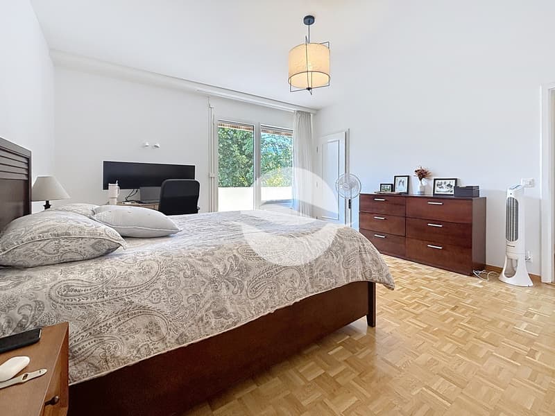 Master bedroom avec dressing, salle de bains, WC séparé avec lave-linge et balcon privatif