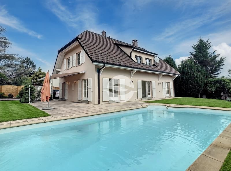 Superbe villa rénovée avec piscine et jardin (1)