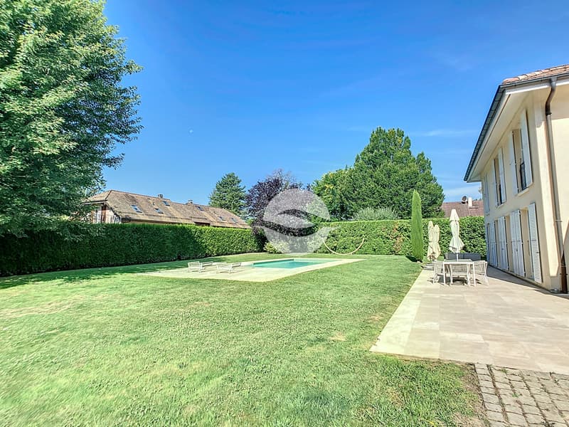 Extérieurs : Terrasse, jardin et piscine