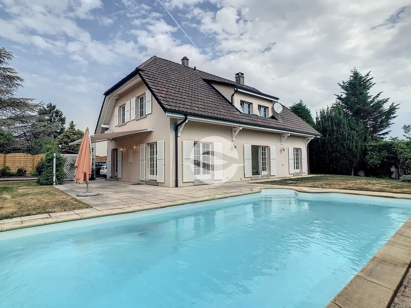 Superbe villa avec piscine, jardin et garage (5)