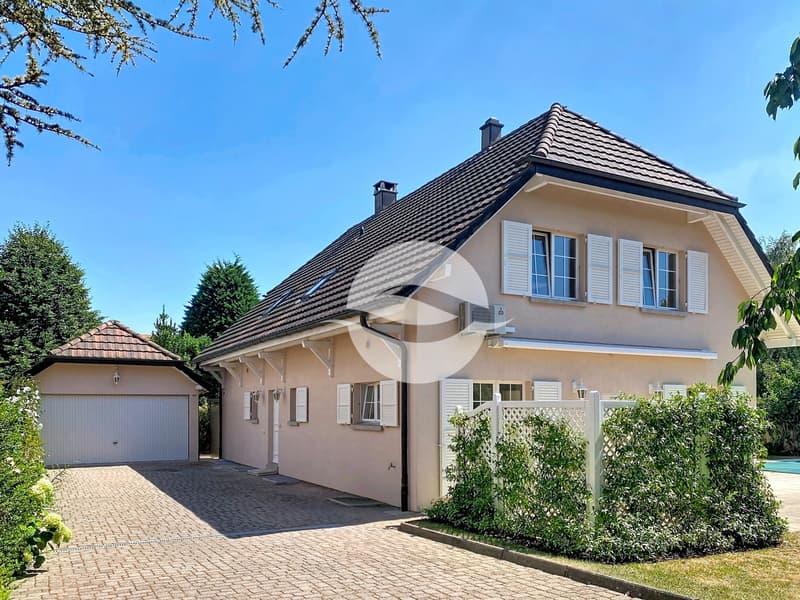 Superbe villa avec piscine, jardin et garage (1)