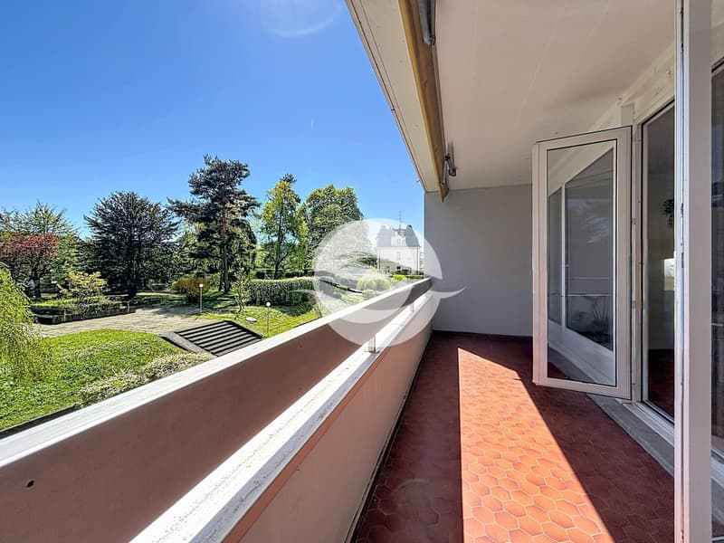 Terrasse couverte avec toile solaire