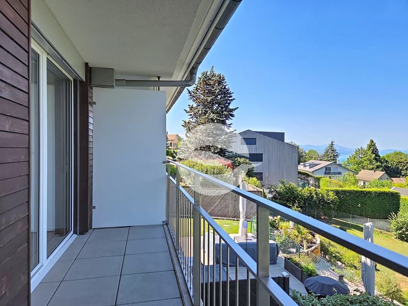 Balcon 1er étage / First-floor balcony