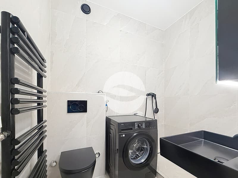 Très joli 2 pièces, piscine intérieure dans l'immeuble (5)