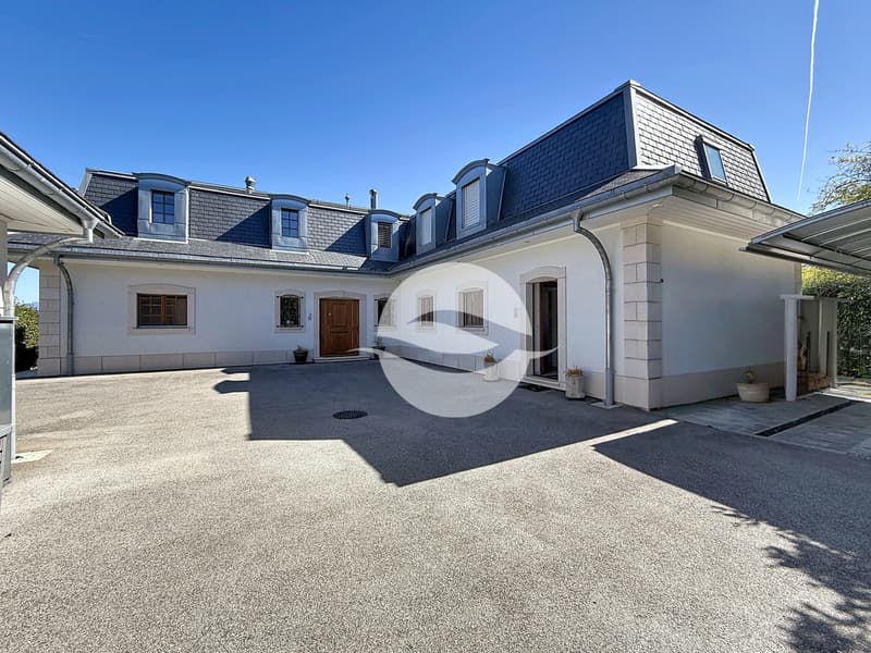 Villa entrée principale et accès studio indépendant
