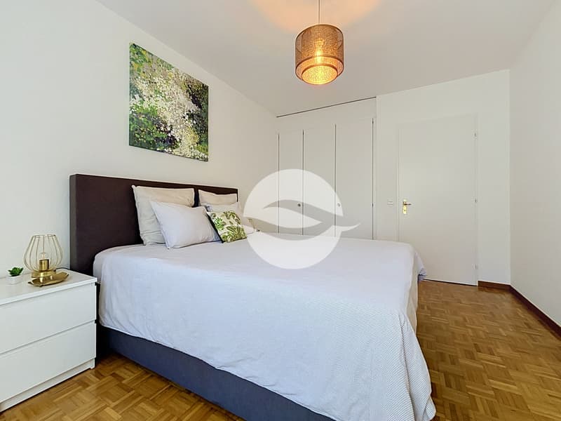 Chambre à coucher avec armoires
