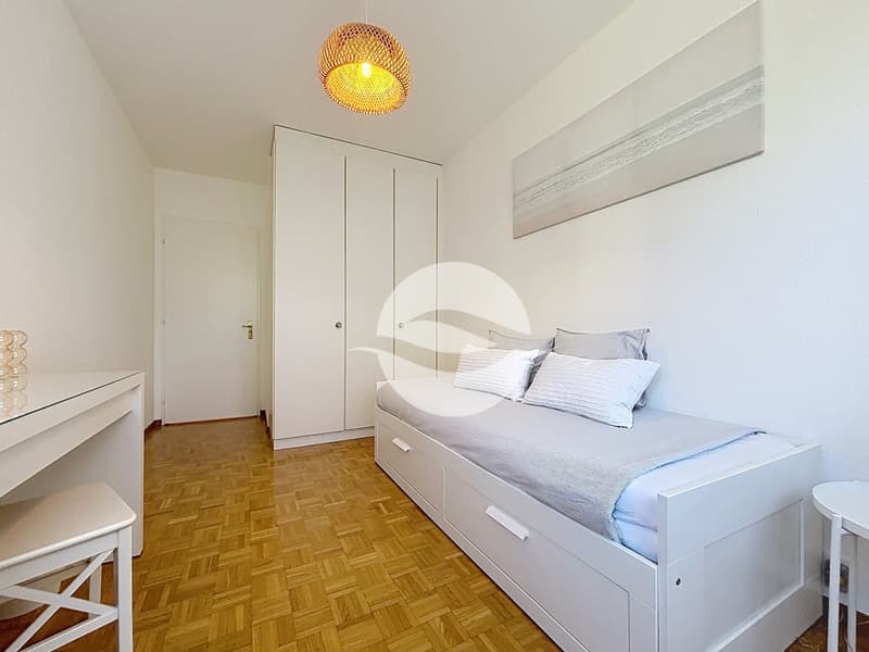 Chambre à coucher 2 avec armoires