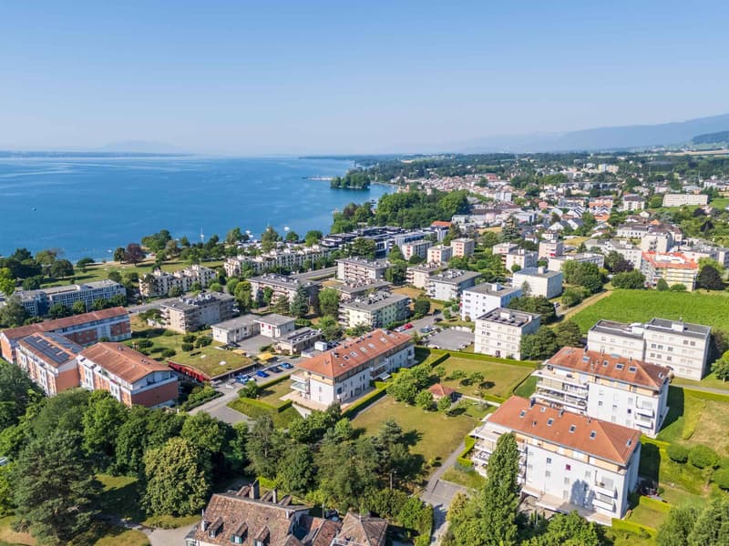 Duplex de standing de 7.5 pièces offrant une vue sur le Léman et les Alpes (2)