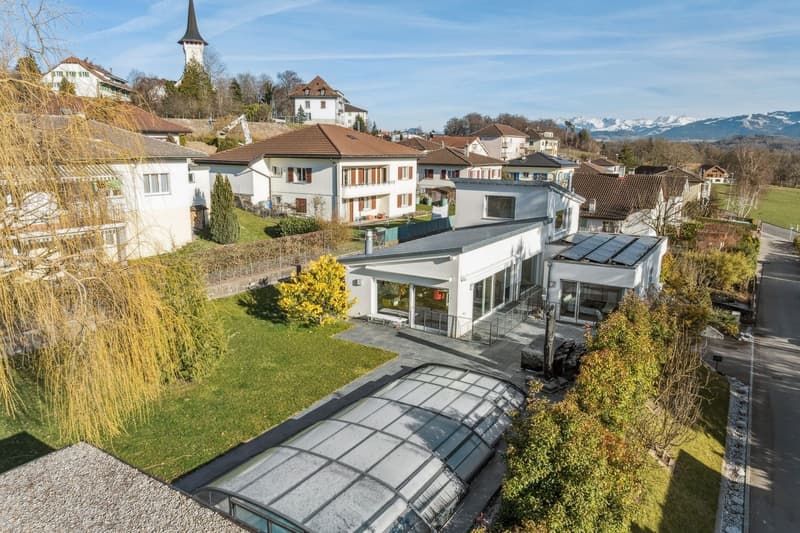 Prachtvolle Einzelvilla mit 7.5 Zimmern im modernen Design (1)