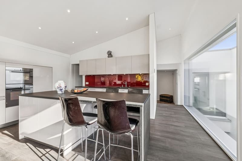 Prachtvolle Einzelvilla mit 7.5 Zimmern im modernen Design (4)