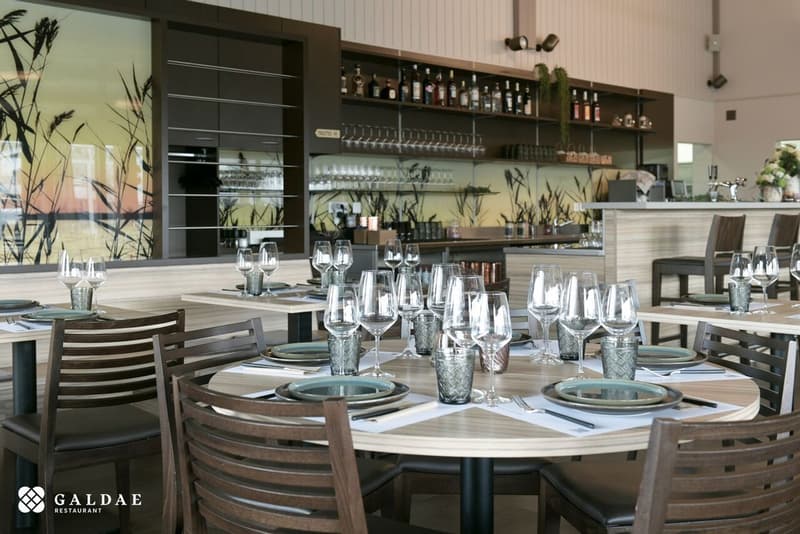Immeuble avec restaurant, épicerie et chambres proche du lac (4)
