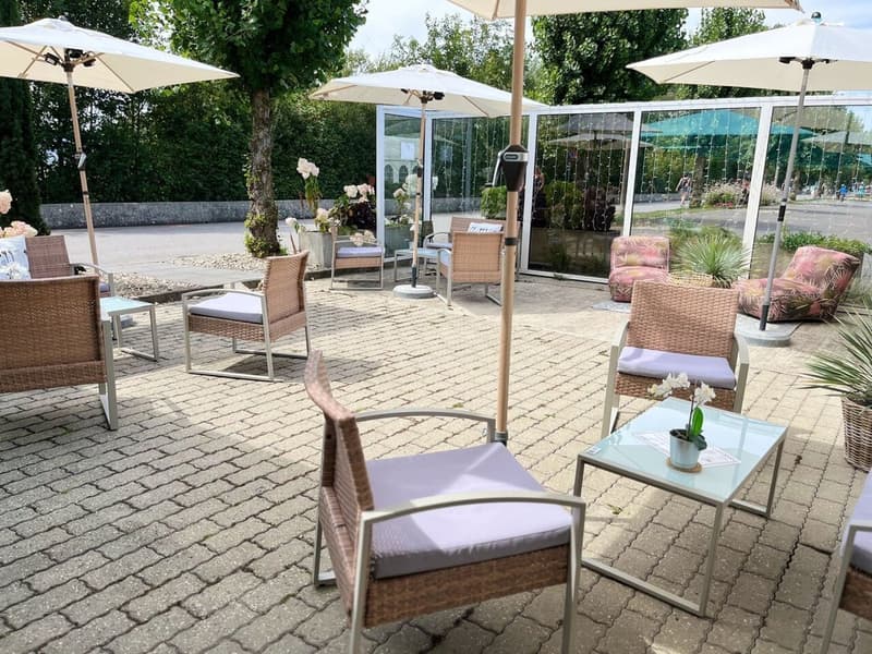 Immeuble avec restaurant et mobilier, épicerie et chambres proche du l (11)