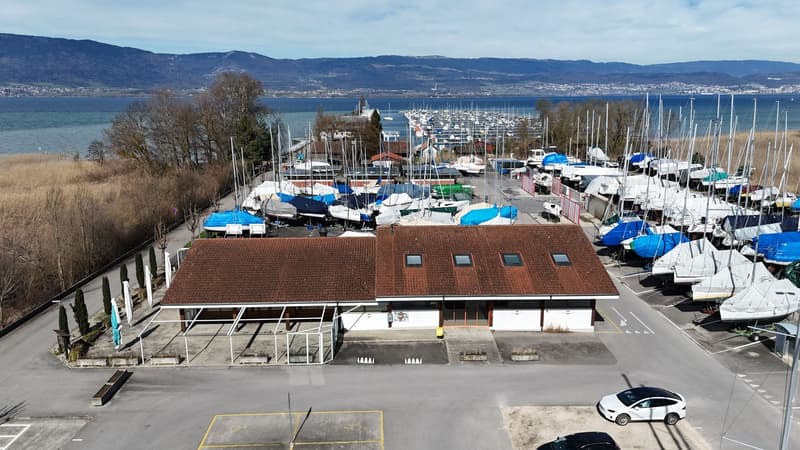 Immeuble avec restaurant et mobilier, épicerie et chambres proche du l (12)