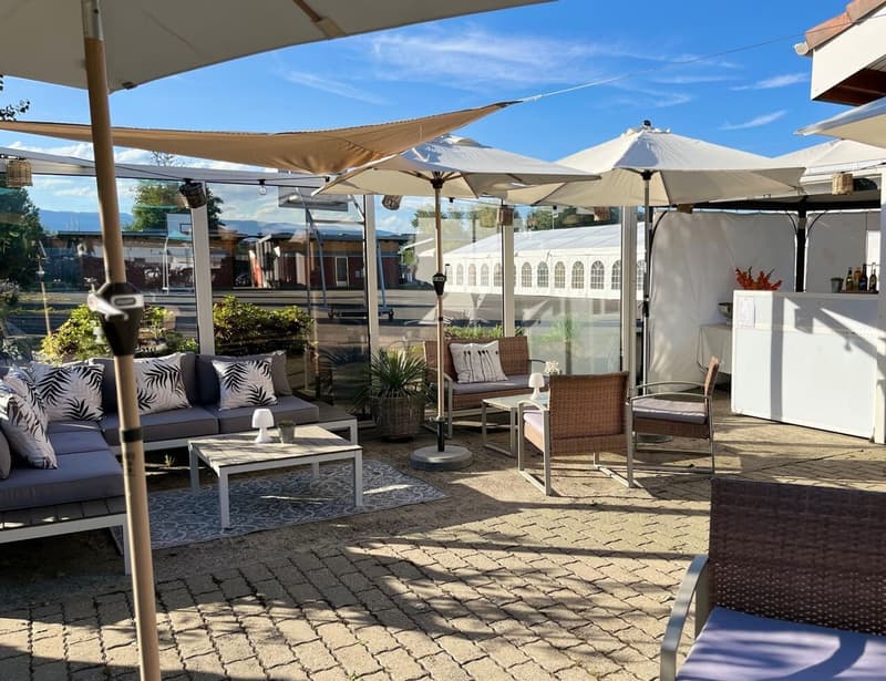 Immeuble avec restaurant, épicerie et chambres proche du lac (10)