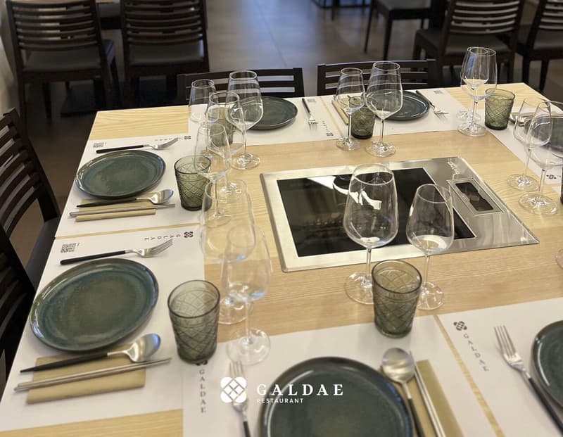 Immeuble avec restaurant, épicerie et chambres proche du lac (8)