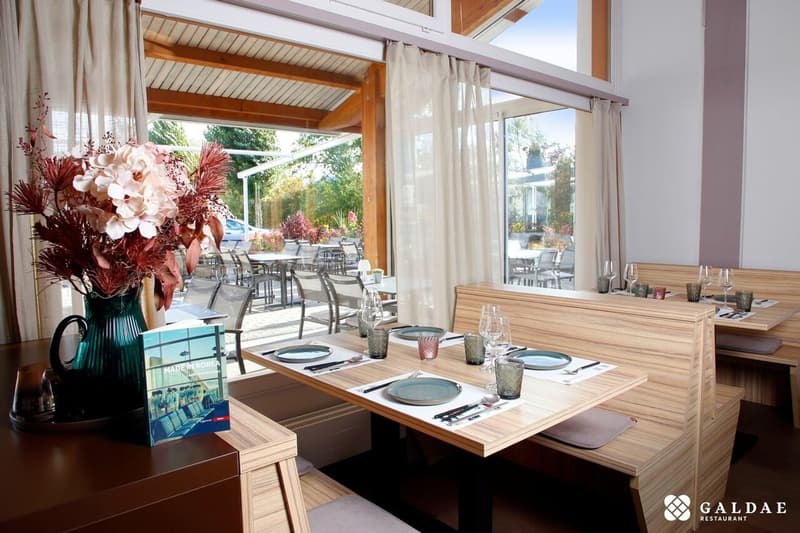 Immeuble avec restaurant et mobilier, épicerie et chambres proche du l (9)