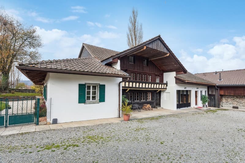 Azienda agricola somptuosamente ristrutturata con piscina interna (13)
