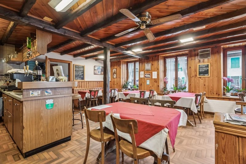 Immeuble mixe avec restaurant et potentiel d'agrandissement (10)