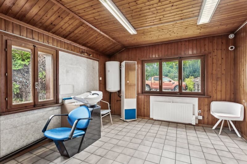Eigentum mit 2 Wohnungen und 1 Gewerbeeinheit im Herzen von Sorens (6)