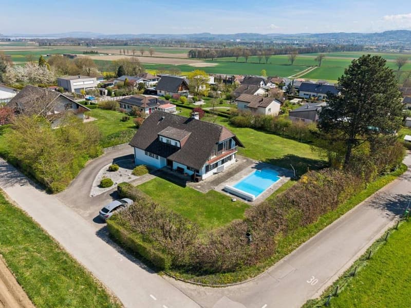 Confort et sérénité : maison familiale rénovée avec piscine et extérie (2)
